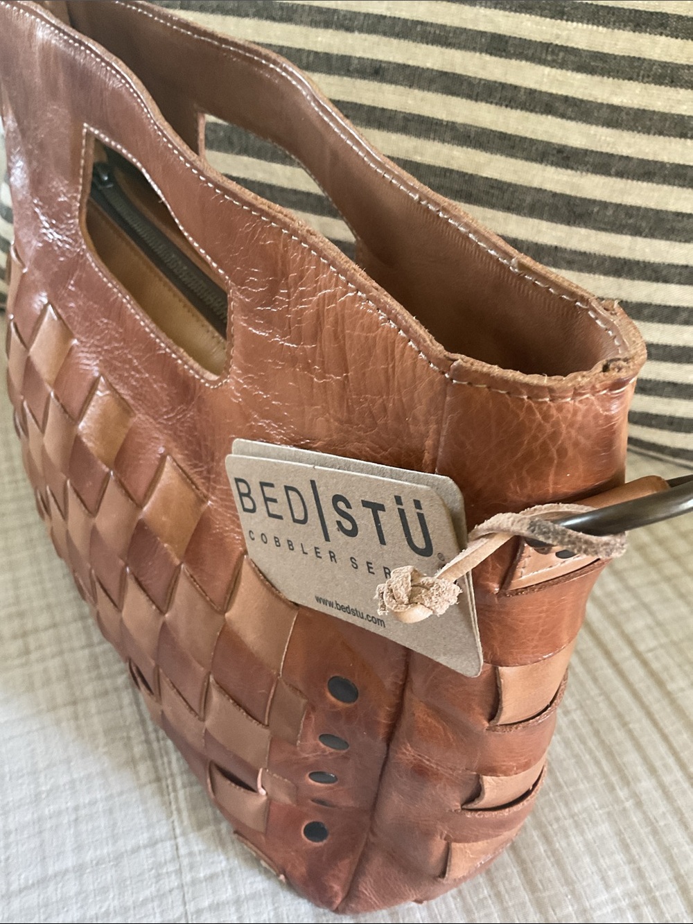 BedStü Handwoven Orchid Bag - Picture 3 of 4